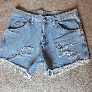 Woman's vintage wrangler cut off jean shorts size 33/16
